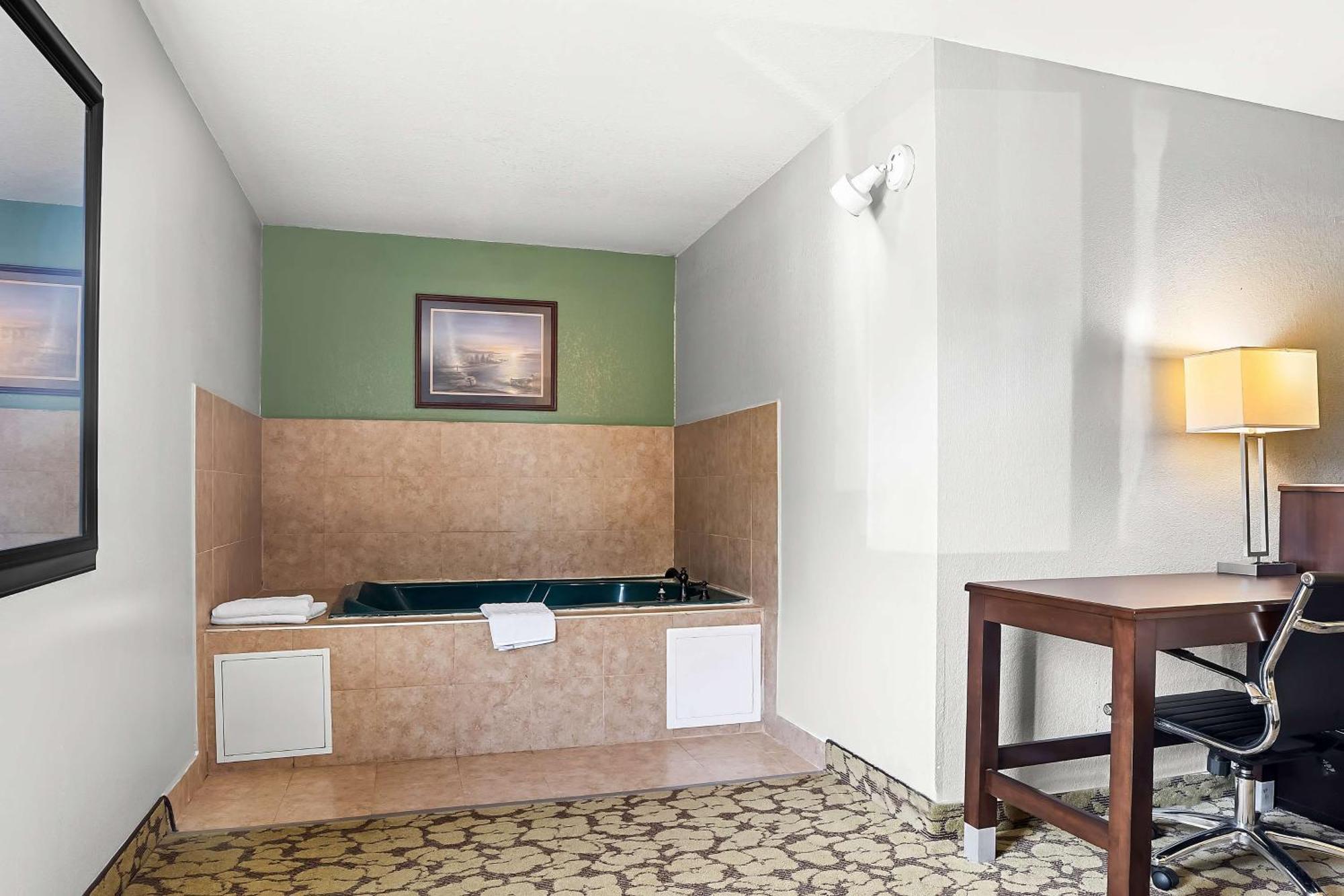 Surestay Plus Hotel By Best Western Bettendorf Bagian luar foto